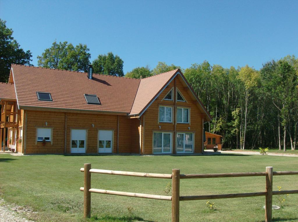 Bed and Breakfast Le Chalet Des 4 Saisons Mers-sur-Indre Екстер'єр фото