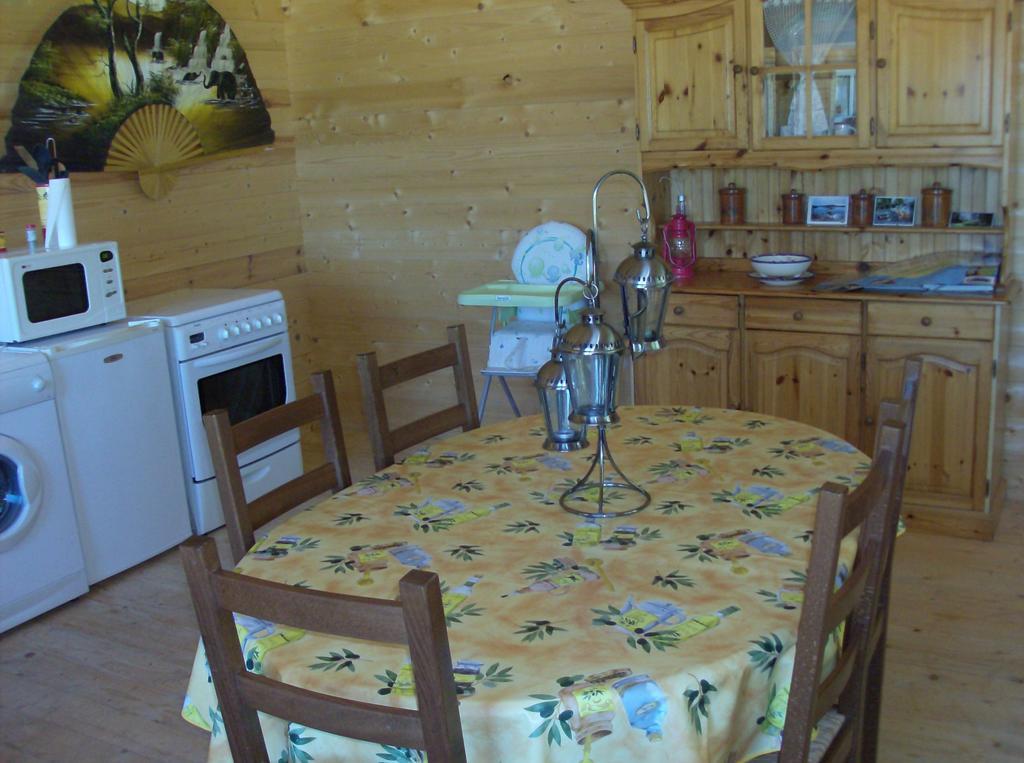 Bed and Breakfast Le Chalet Des 4 Saisons Mers-sur-Indre Екстер'єр фото